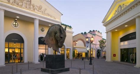 roma outlet village.